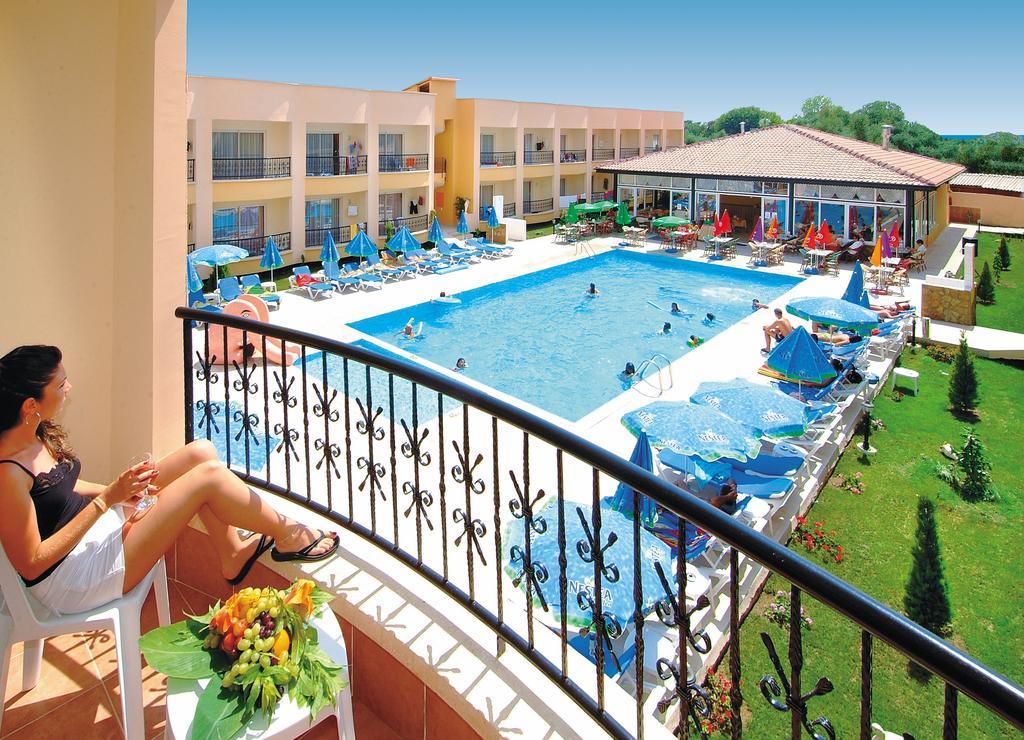 Sayanora Hotel Side Esterno foto