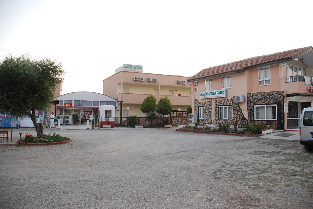 Sayanora Hotel Side Esterno foto