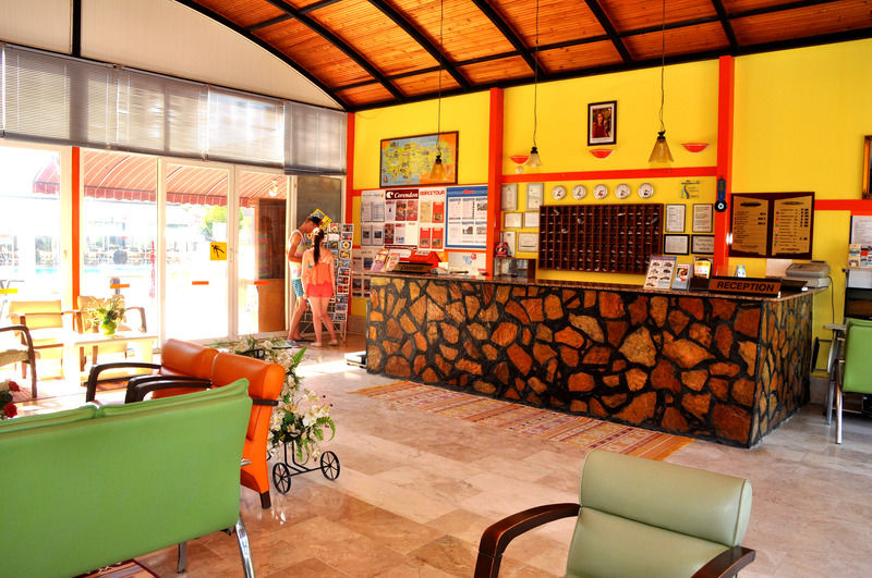 Sayanora Hotel Side Esterno foto